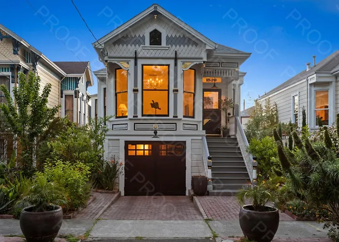 Garden Level Flat In 1885 Queen Anne Victorian Cottage In Alameda