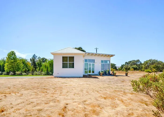 Sonoma-Napa Wine Country Retreat Surrounded By Vineyards, Views, & Privacy